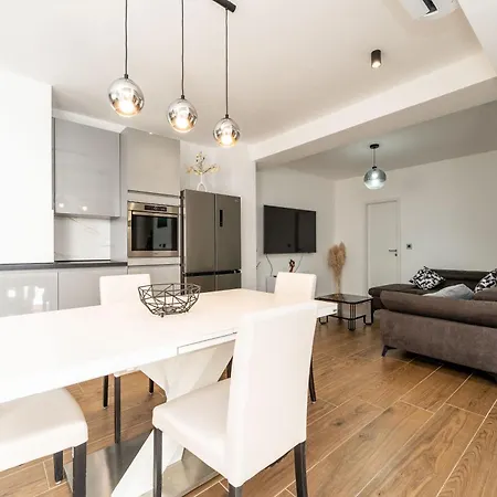 Zamare- 450 M From Center Apartman